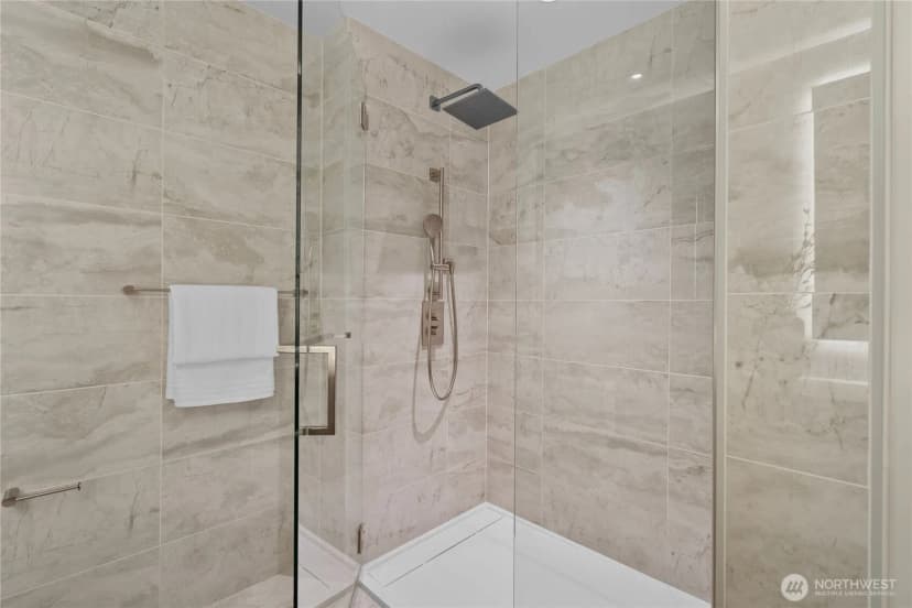 Property photo for 889 Avenue Square Ne #807, Bellevue photo 11