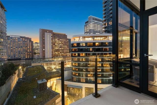 Property photo for 889 Avenue Square Ne #807, Bellevue photo 2