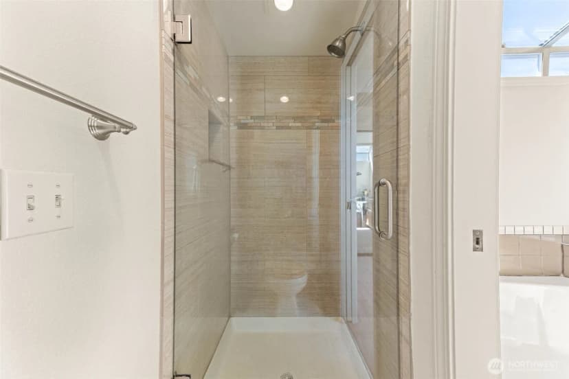 Property photo for 22127 109th Place Se, Kent photo 29