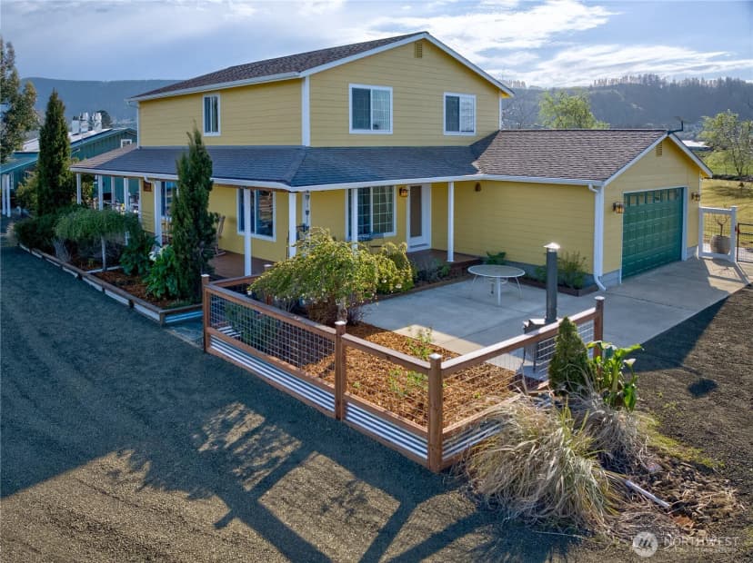 Property photo for 31 Blue Skies Lane, Cathlamet