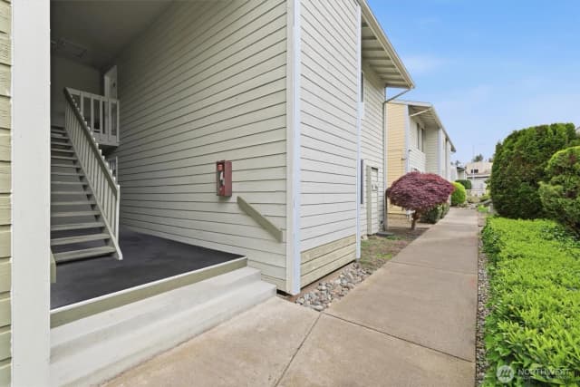 Property photo for 14401 Se Petrovitsky Road #e101, Renton photo 3