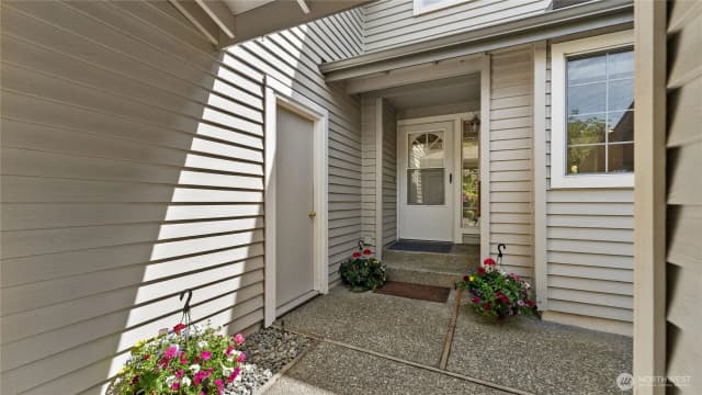 Property photo for 6614 113th Place Se, Bellevue photo 3