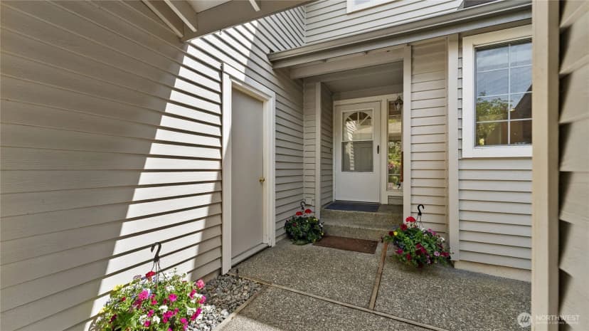 Property photo for 6614 113th Place Se, Bellevue photo 3