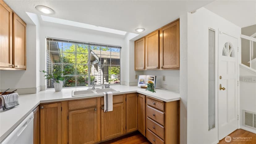 Property photo for 6614 113th Place Se, Bellevue photo 15