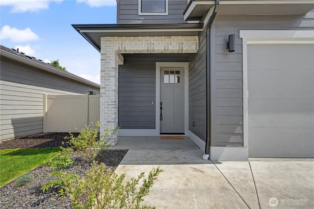 Property photo for 585 S Perry Avenue, East Wenatchee photo 3