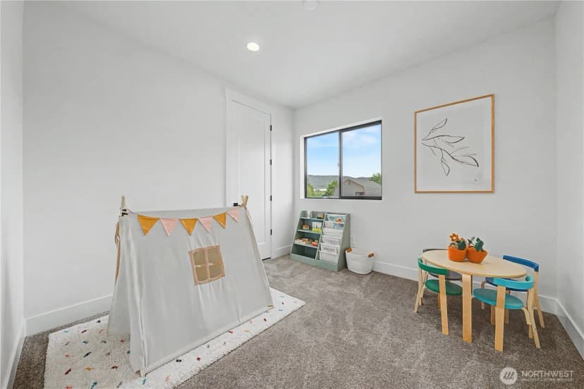 Property photo for 585 S Perry Avenue, East Wenatchee photo 38