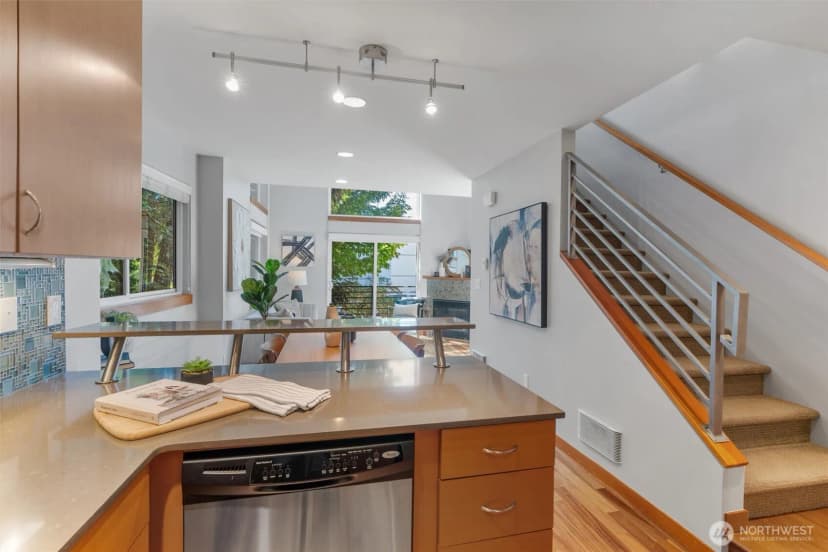 Property photo for 1722 California Avenue Sw #c, Seattle photo 11