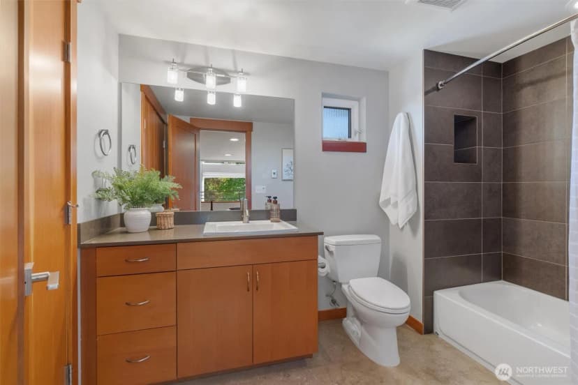Property photo for 1722 California Avenue Sw #c, Seattle photo 17