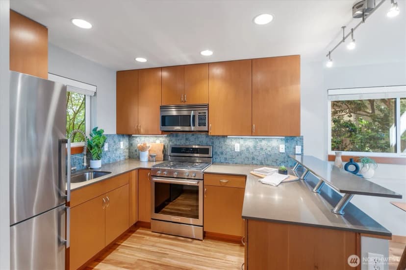 Property photo for 1722 California Avenue Sw #c, Seattle photo 10