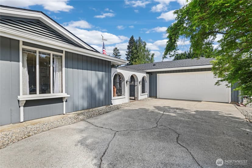 Property photo for 3017 Dale Lane E, Fife photo 2
