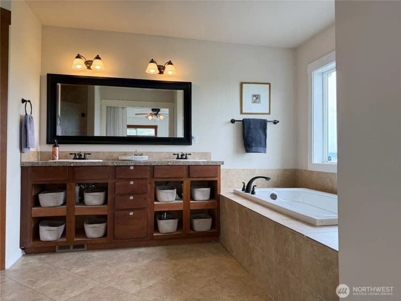 Property photo for 3012 E Valley View Terrace, Tacoma photo 12
