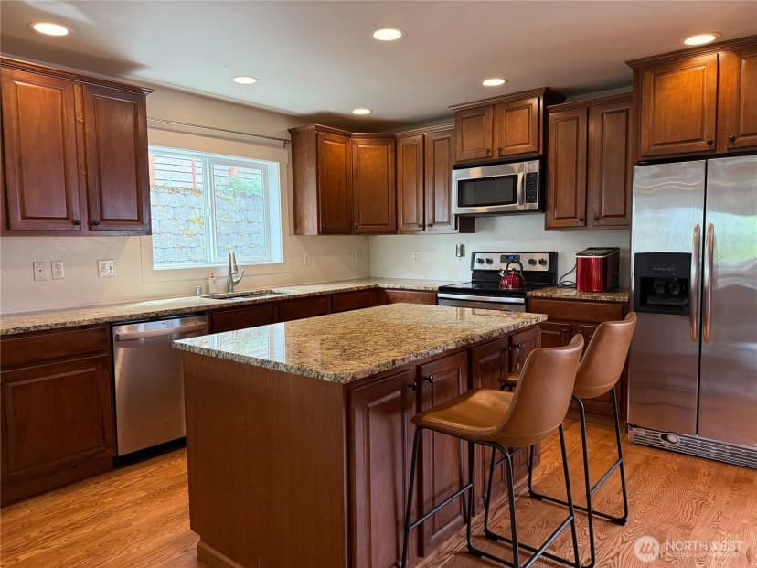 Property photo for 3012 E Valley View Terrace, Tacoma photo 4