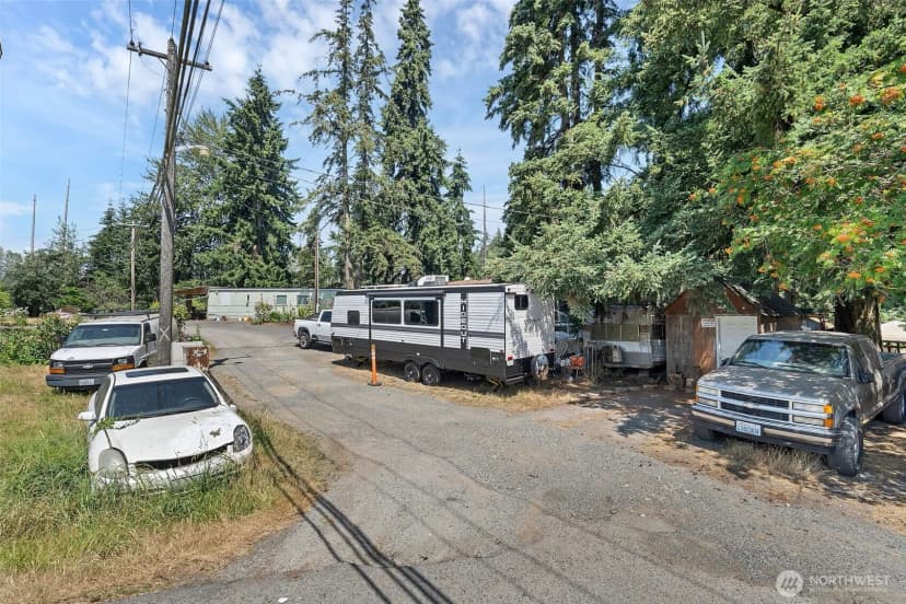 Property photo for 823 128th Street Se, Everett photo 12