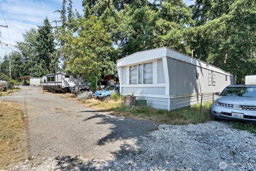 Property photo for 823 128th Street Se, Everett photo 11
