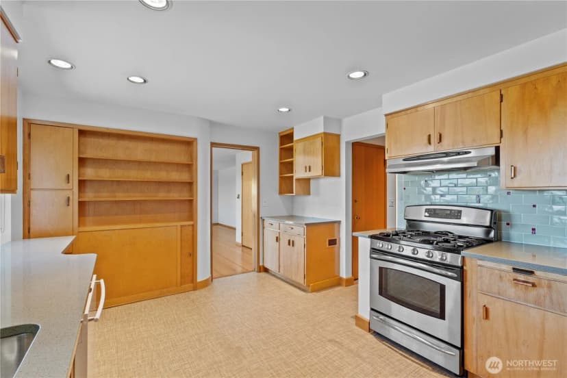 Property photo for 5911 49th Avenue Sw, Seattle photo 22