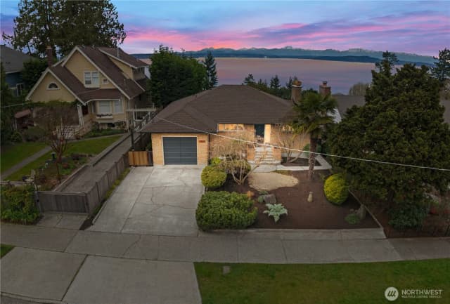 Property photo for 5911 49th Avenue Sw, Seattle photo 2