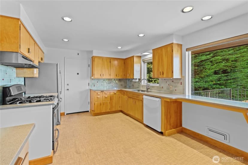 Property photo for 5911 49th Avenue Sw, Seattle photo 24
