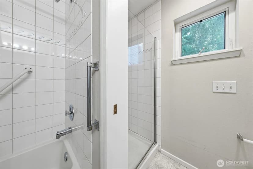 Property photo for 12541 Ne 7th Place, Bellevue photo 20