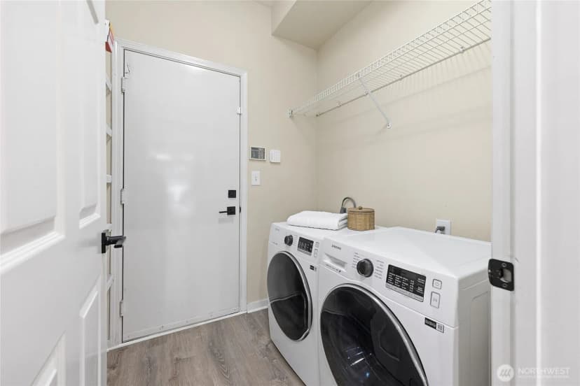 Property photo for 12541 Ne 7th Place, Bellevue photo 15
