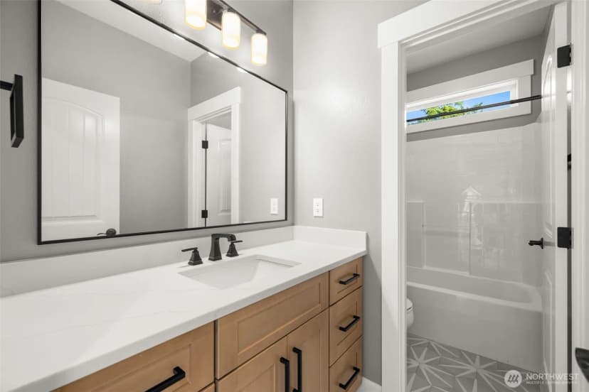 Property photo for 1300 N 27th Place, Renton photo 27