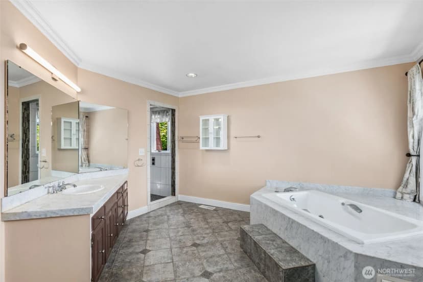 Property photo for 16530 76th Avenue W, Edmonds photo 17