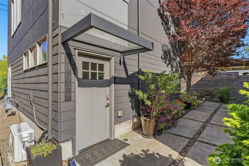Property photo for 5953 Fauntleroy Way Sw #d, Seattle photo 2