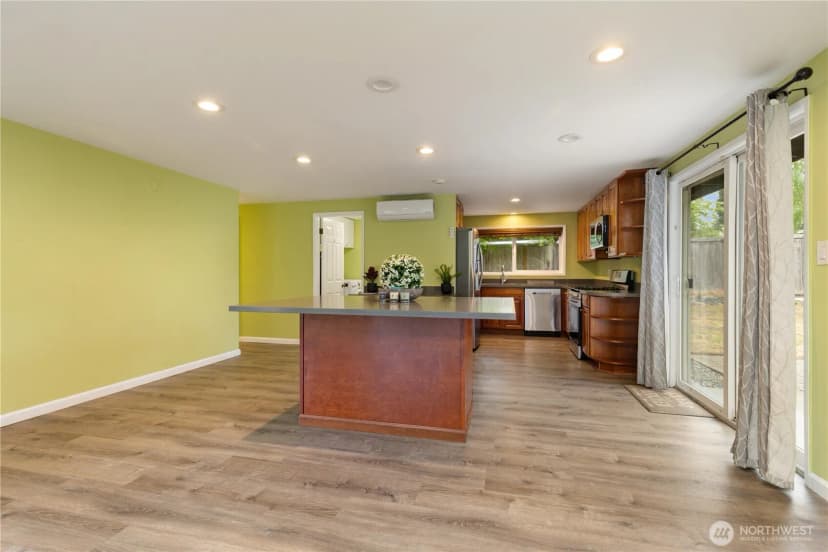 Property photo for 1520 143rd Avenue Se #98007, Bellevue photo 16