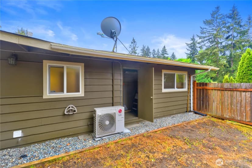 Property photo for 1520 143rd Avenue Se #98007, Bellevue photo 32
