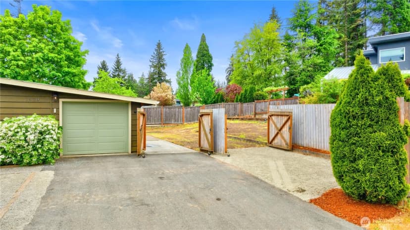 Property photo for 1520 143rd Avenue Se #98007, Bellevue photo 3