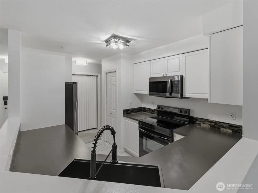 Property photo for 18501 Se Newport Way #h136, Issaquah photo 11
