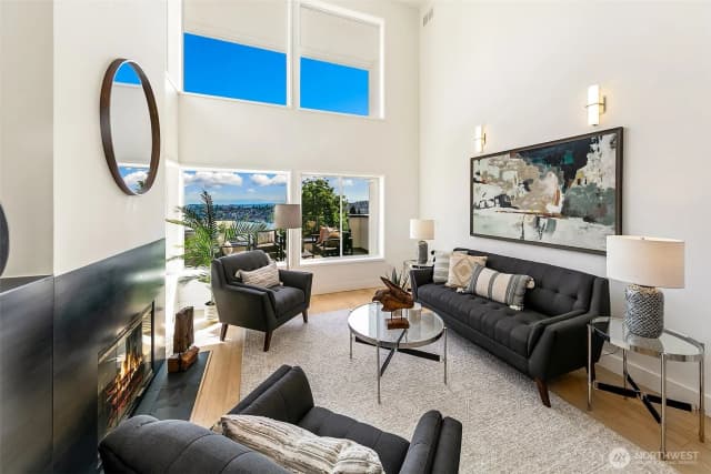 Property photo for 2400 Aurora Avenue N #210, Seattle photo 4