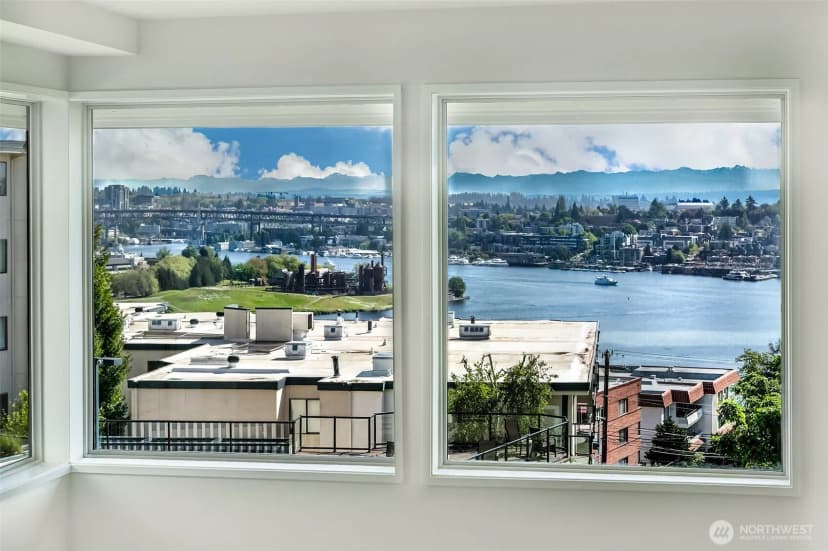 Property photo for 2400 Aurora Avenue N #210, Seattle photo 30