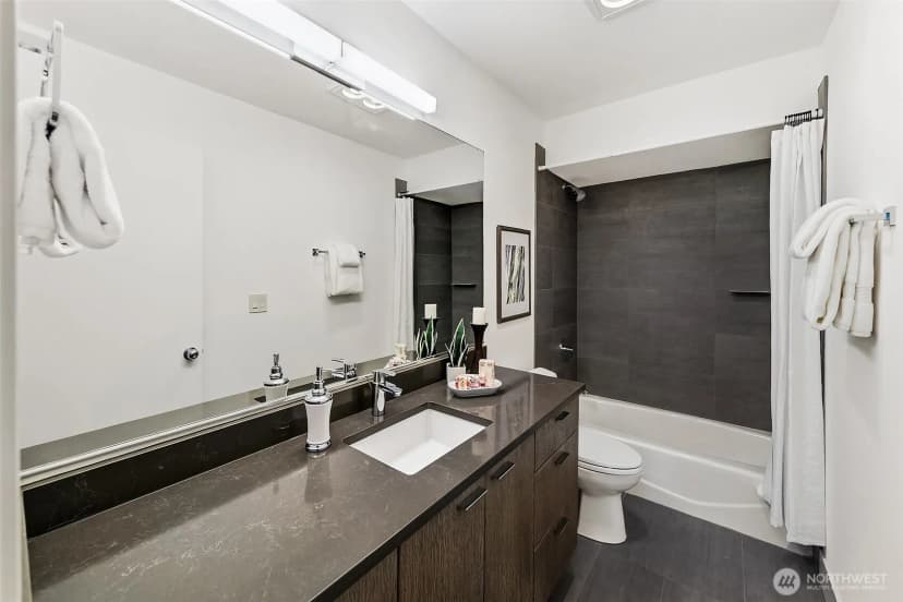 Property photo for 2400 Aurora Avenue N #210, Seattle photo 27