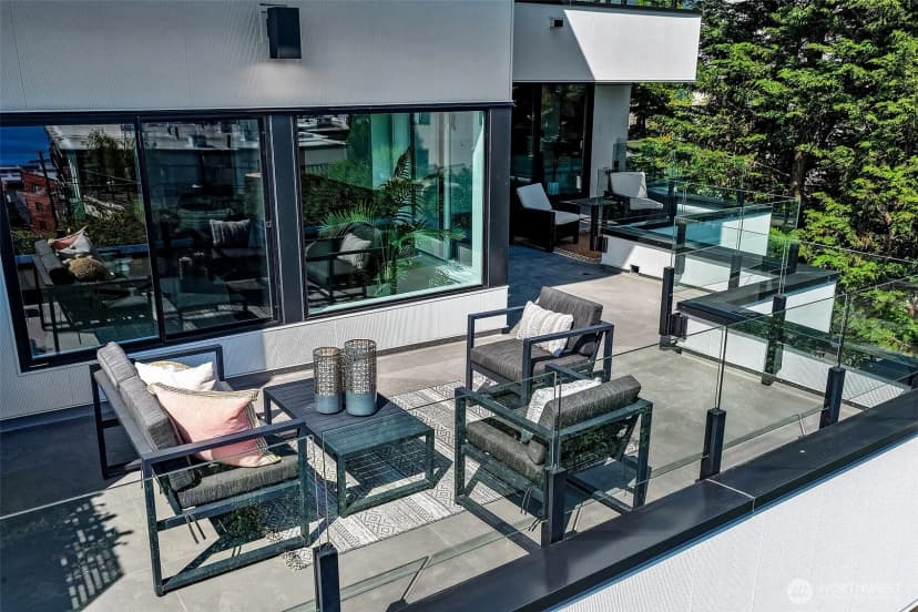 Property photo for 2400 Aurora Avenue N #210, Seattle photo 6