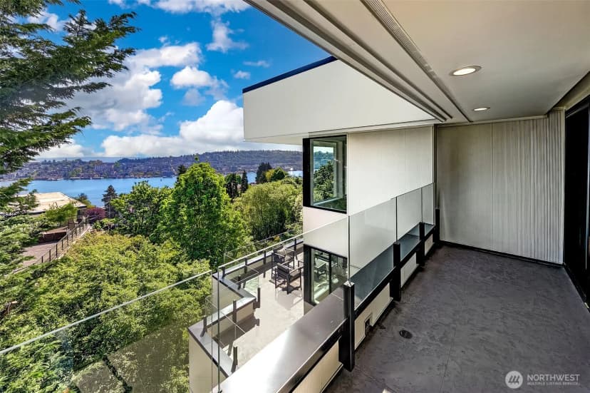 Property photo for 2400 Aurora Avenue N #210, Seattle photo 23