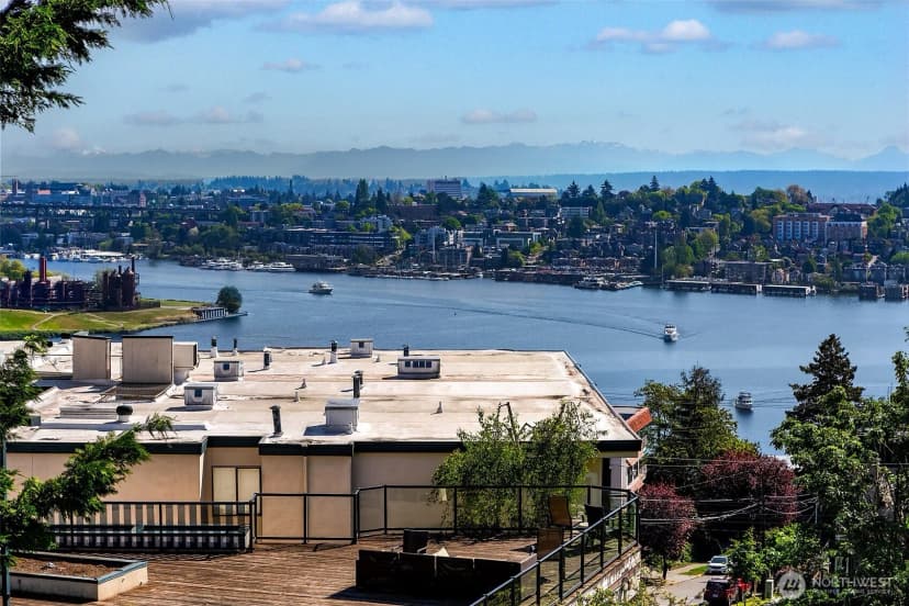 Property photo for 2400 Aurora Avenue N #210, Seattle photo 31
