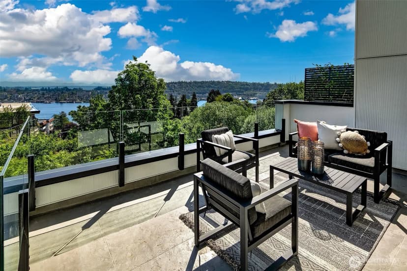 Property photo for 2400 Aurora Avenue N #210, Seattle photo 14