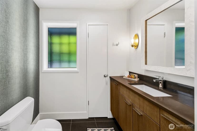 Property photo for 2400 Aurora Avenue N #210, Seattle photo 20