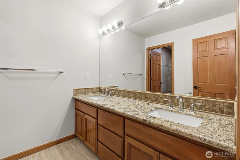 Property photo for 13799 Ne 32nd Place, Bellevue photo 33