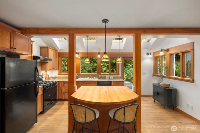 Property photo for 12746 10th Avenue Ne, Seattle photo 12