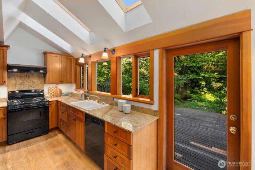 Property photo for 12746 10th Avenue Ne, Seattle photo 11