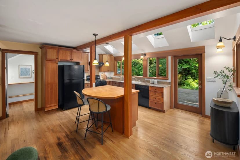 Property photo for 12746 10th Avenue Ne, Seattle photo 9