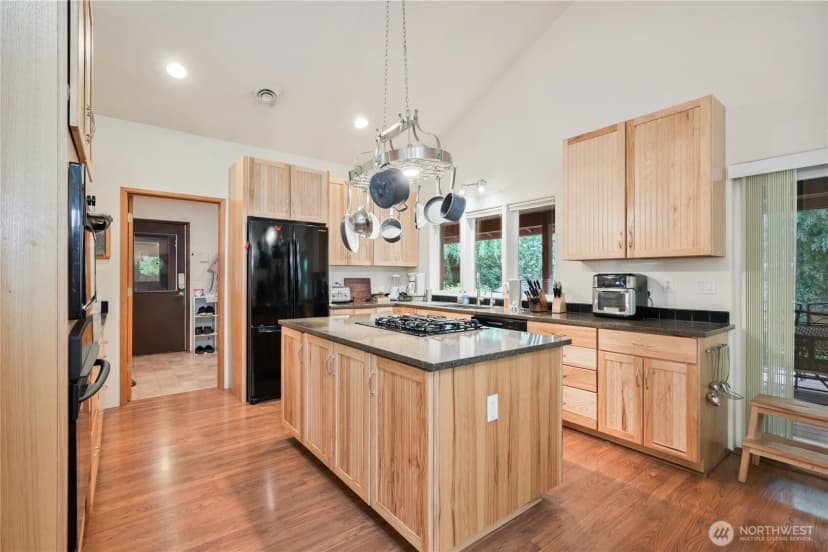 Property photo for 1975 Coal Creek Road, Longview photo 12
