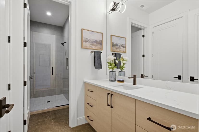 Property photo for 10411 Ne 17th Street, Bellevue photo 28