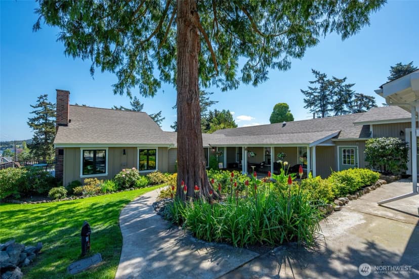 Property photo for 305 Nw Coveland Street, Coupeville