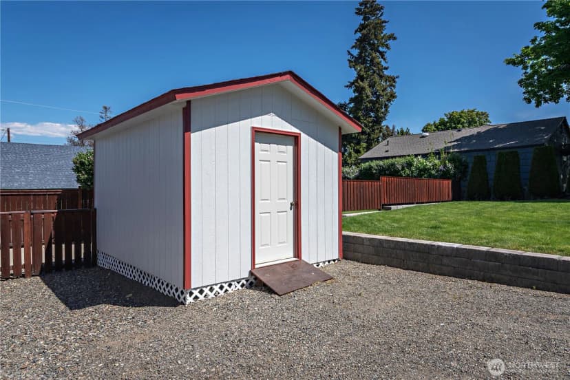 Property photo for 415 W 11th Avenue, Ellensburg photo 4
