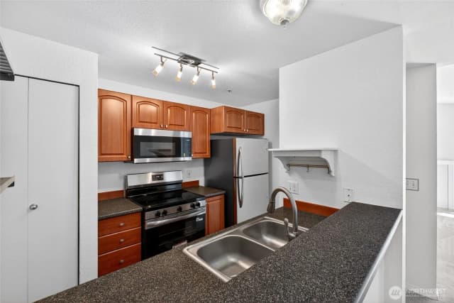 Property photo for 19230 Forest Park Drive Ne #a201, Lake Forest Park photo 3