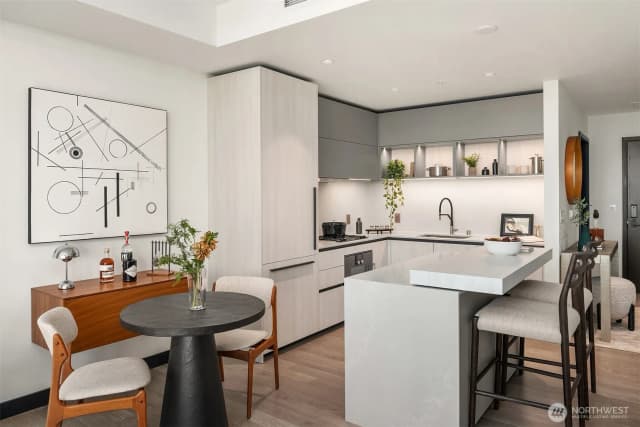 Property photo for 889 Avenue Square Ne #603, Bellevue photo 3