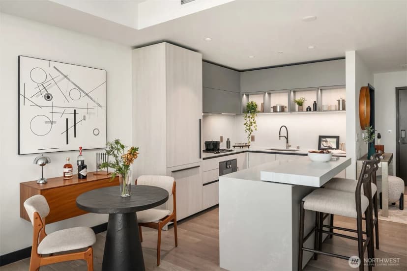 Property photo for 889 Avenue Square Ne #603, Bellevue photo 3