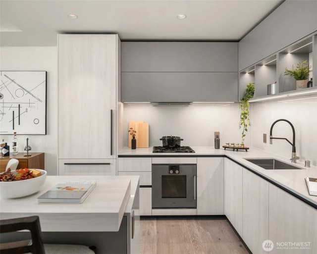 Property photo for 889 Avenue Square Ne #603, Bellevue photo 4